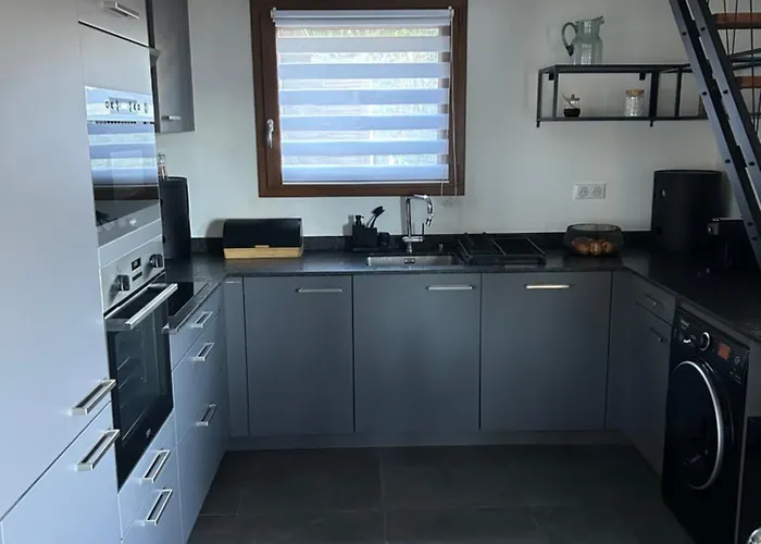 Avec Piscine Et Vue Sur La Baie D'ajaccio Villa *